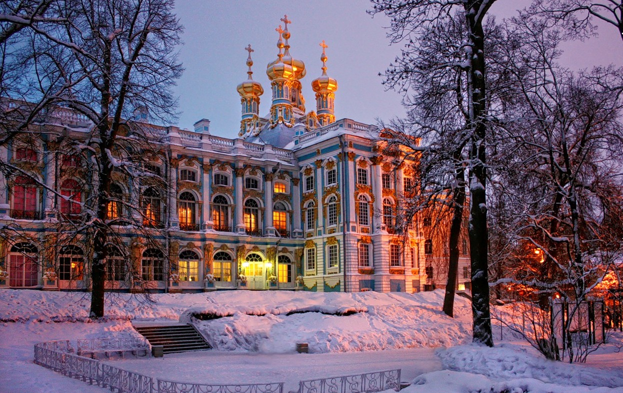 Зимний вечер света в Царском селе в Санкт-Петербурге 2017